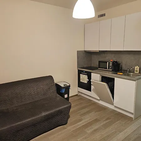 Centre New Modern & Parking Near O2 Arena - Platce Dph - With Large Glass Balcony *