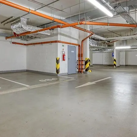 Apartman Centre New Modern & Parking Near O2 Arena - Platce Dph - With Large Glass Balcony *